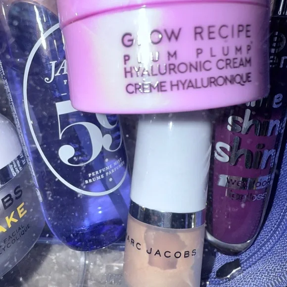 Sol De Janeiro travel set with moisturizing product gifts. - Picture 5 of 6